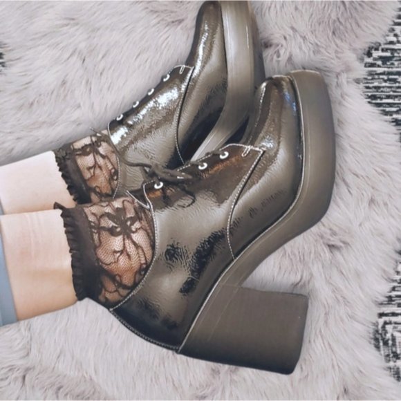 Preppy Patent Oxford Platform Lace Shoes- *New In Box* by Dirty Laundry - Picture 6 of 16